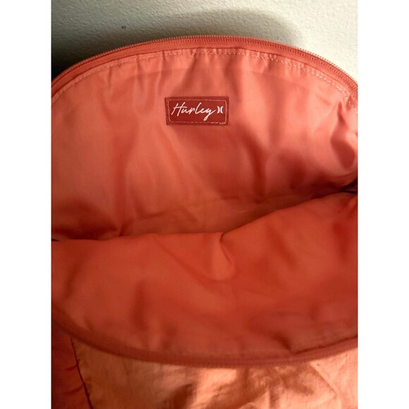 Women’s Hurley Horizon Canyon Clay Fold Over  Crossbody Bag - Picture 4 of 8